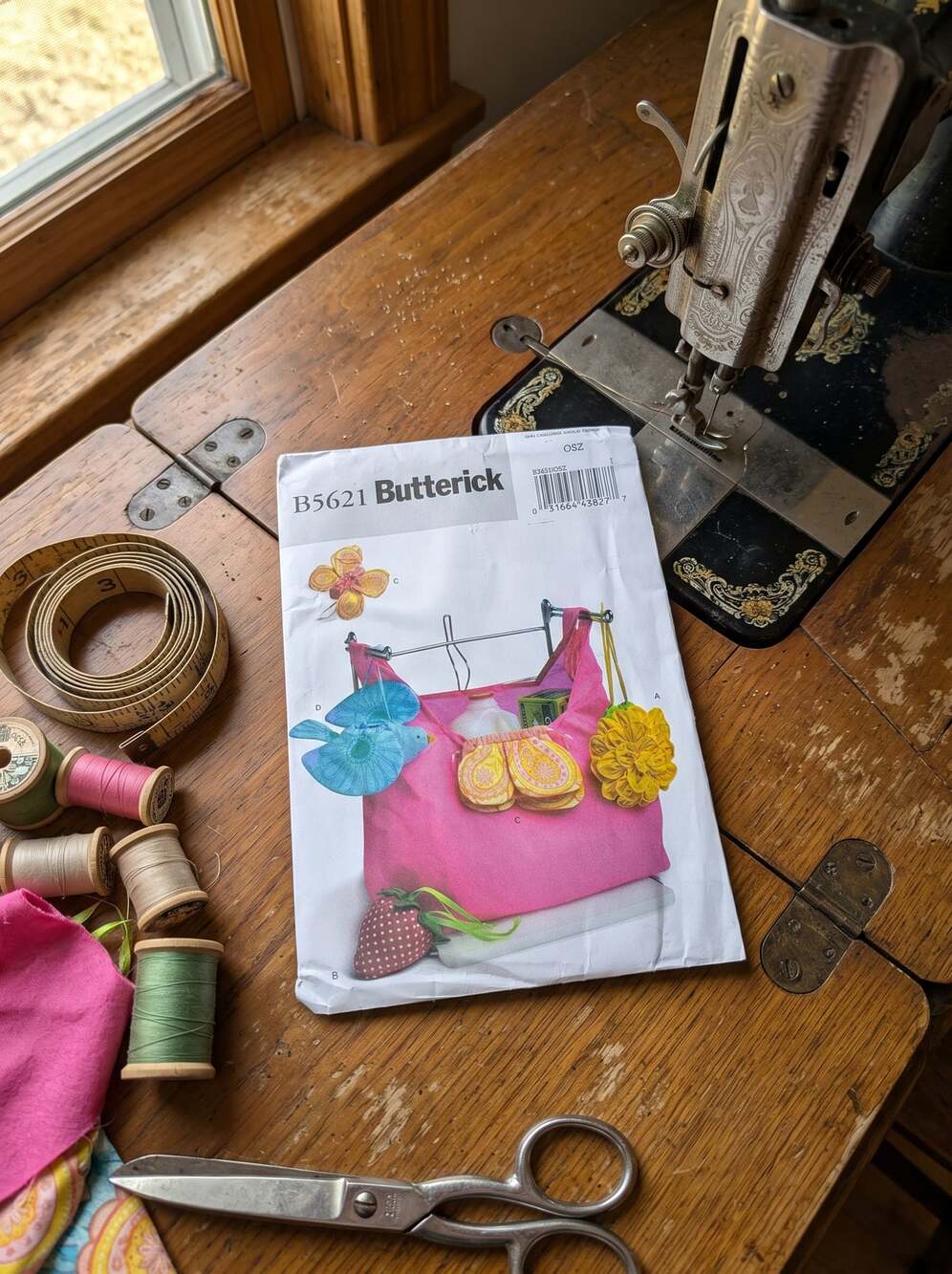 Butterick B5621 Foldable Market Tote Bag Novelty Storage Pouch Sewing Pattern